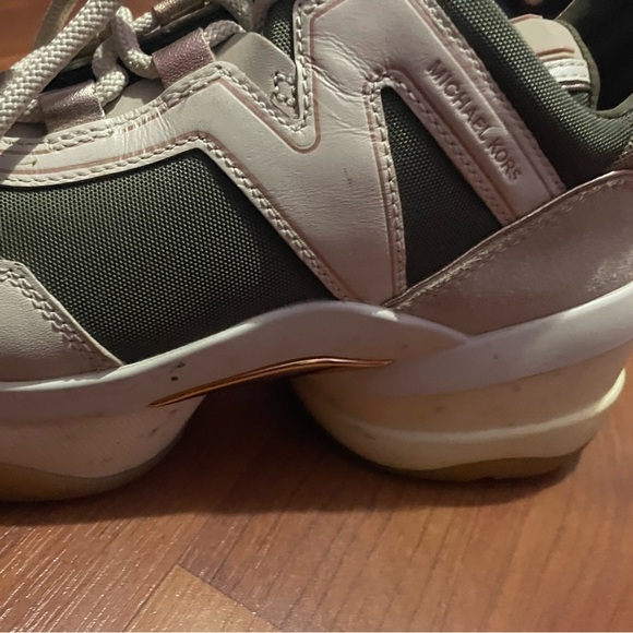 MK BOOTS (any shoes that have a lil dirt on them will be cleaned ) - Picture 2 of 3